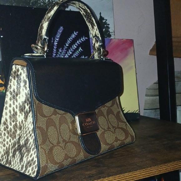 Coach Handbags - Coach Pepper